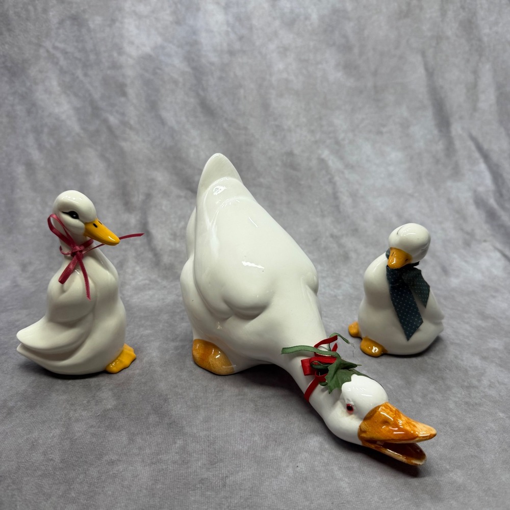 George Good Ceramic Duck Figurine Set Unisex OS White Vintage Farmhouse 3 Piece